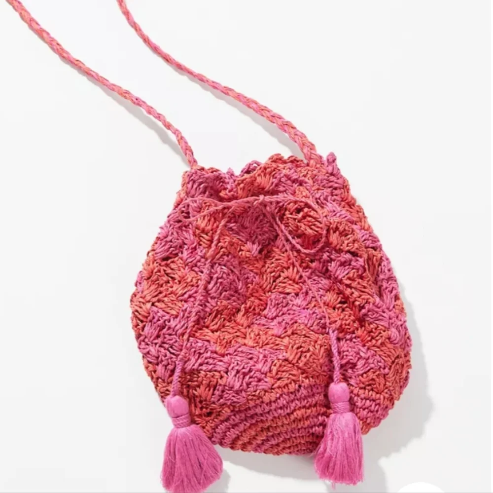 URBAN OUTFITTERS Bermuda Crochet Tassel Raffia Bucket Drawstring Crossbody NWT